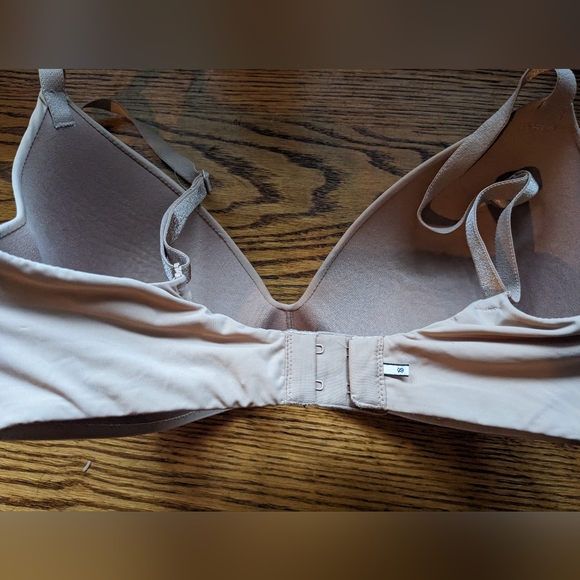 Victoria Secret Tshirt Wireless 34DD - Picture 2 of 3